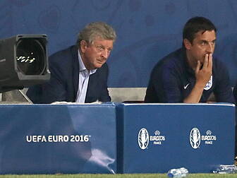 Gary Neville responds to repor...
